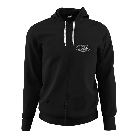 L-Style Hoodie - Schwarz Das Bild zeigt einen schwarzen Hoodie mit Reißverschluss und Kapuze. Auf der Brust befindet sich ein weißes "L-Style"-Logo.