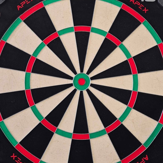 Ocelový terč Bullet Apex Das Bild zeigt das Bullet Apex Steeldartboard. Es gibt eine detaillierte Ansicht des Produkts.