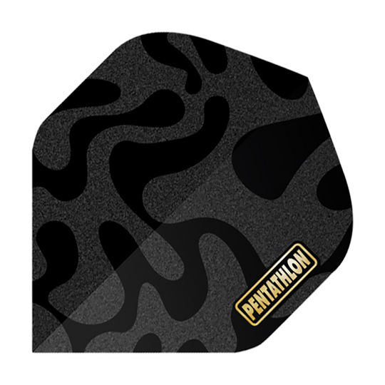 Voli Pentathlon RT Camo Das Bild zeigt einen Dart Flight mit einem schwarzen Camouflage-Muster. In der Ecke befindet sich das gelbe Logo „Pentathlon“.