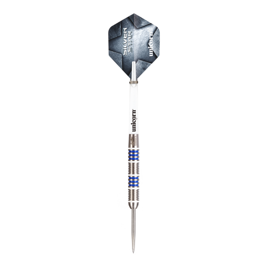 Unicorn Silver Star Var.4 Gary Anderson Steeldarts Dieses Bild zeigt Unicorn Silver Star Var.4 Gary Anderson Steeldarts. Die Darts liegen nebeneinander auf einer weißen Fläche.