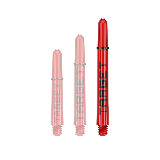 Target Pro Grip TAG Shafts - 3 Sets - Rot Auf dem Bild sind drei rote Dart-Schäfte in unterschiedlichen Längen zu sehen. Auf jedem Schaft steht das Wort "TARGET" in schwarzen Buchstaben.