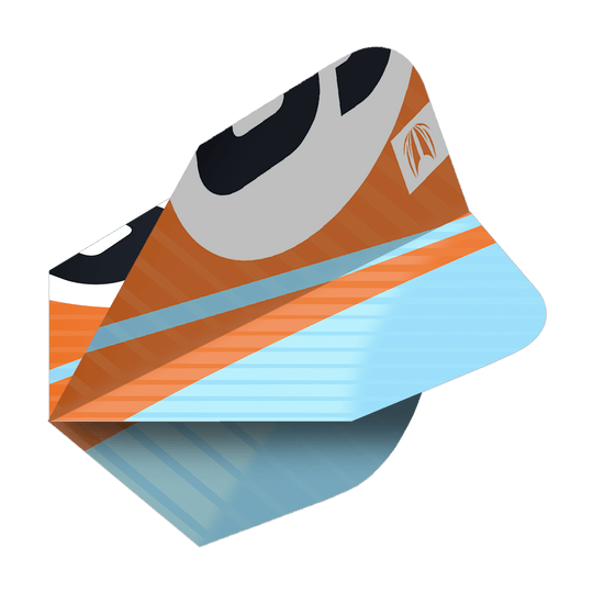 337215_Target_ProUltra_3Sets_Chicane_Orange_Ten-X_Flights_2dJB66sKjtLoOE Das Bild zeigt ein Dart-Flight in Orange, Blau und Schwarz mit einem modernen Design. Es handelt sich um das Produkt "Target Pro Ultra Chicane Orange Ten-X Flights - 3 Sets".