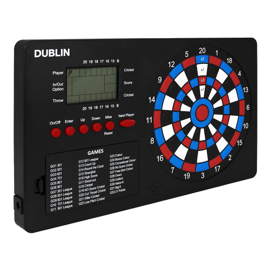 Počítadlo šipek XQMax Dublin Das Bild zeigt den "XQMax Dublin Dart Counter", ein elektronisches Dartboard mit digitalem Display. Auf dem Gerät befinden sich zahlreiche Tasten zur Bedienung und eine Übersicht verschiedener Dartspiele.