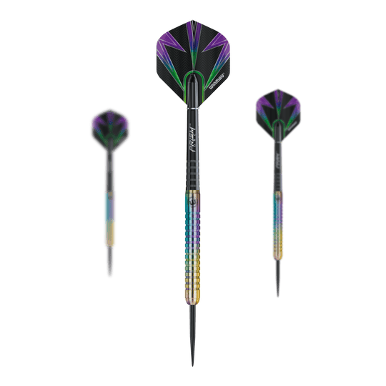 Ocelové šipky Winmau Foxfire Urban Das Bild zeigt drei Winmau Foxfire Urban Steeldarts mit farbenfrohen Schäften und schwarzen Flights mit lila und grünen Mustern. Die Darts haben metallische Spitzen und ein modernes, auffälliges Design.