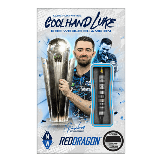 Red Dragon Luke Humphries Prestige Softdarts - 20g Das Bild zeigt die Verpackung der "Red Dragon Luke Humphries Prestige Softdarts - 20g". Auf der Verpackung ist ein Foto von Luke Humphries mit einem Pokal zu sehen, sowie ein einzelner Dartpfeil als Produktabbildung.