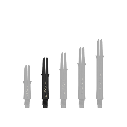Wałki karbonowe w stylu L Auf dem Bild sind fünf schwarze L-Style Carbon Shafts für Darts in verschiedenen Längen zu sehen. Sie stehen nebeneinander, ohne Kappen, auf einem hellen Hintergrund.