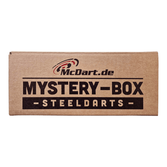 McDartova záhadná krabička - Steeldarts Die Abbildung zeigt eine braune Box mit der Aufschrift „McDart Mystery-Box - Steeldarts“. Die Verpackung sieht einfach aus und ist speziell für Steeldarts-Fans gestaltet.