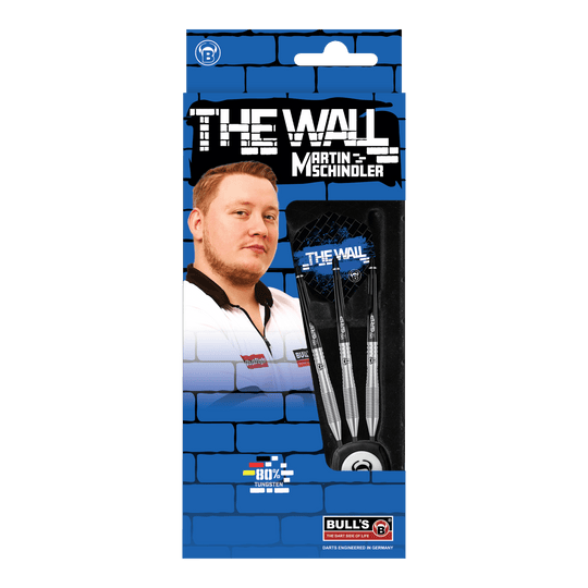 Ocelové šipky Bulls Martin Schindler TW80 Die Verpackung zeigt die "Bulls Martin Schindler TW80 Steeldarts" mit einem Bild von Martin Schindler. Im Inneren sind drei silberne Steeldarts zu sehen.