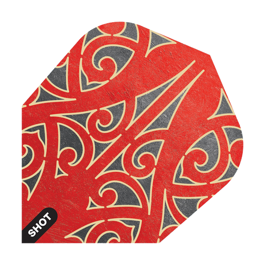 Lety Shot Warrior Taiaha č. 6 Das Bild zeigt das Produkt "Shot Warrior Taiaha No6 Flights". Die Dartflights haben ein auffälliges rotes und schwarzes Muster mit traditionellen geschwungenen Linien.