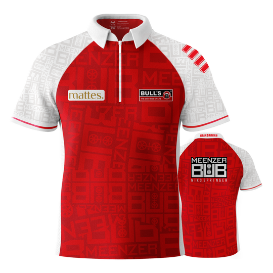 Das Bild zeigt das Dartshirt "Bulls Niko Springer Meenzer Bub" in Rot und Weiß. Auf der Vorder- und Rückseite sind verschiedene Logos und Schriftzüge abgebildet.