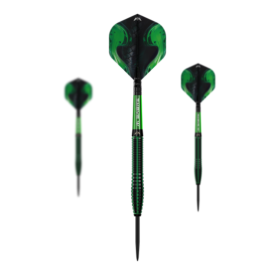 Ocelové šipky Mission Venom Das Bild zeigt drei Steeldarts des Produkts "Mission Venom". Die Darts sind in Schwarz und Grün gehalten und besitzen ein auffälliges, giftiges Design.