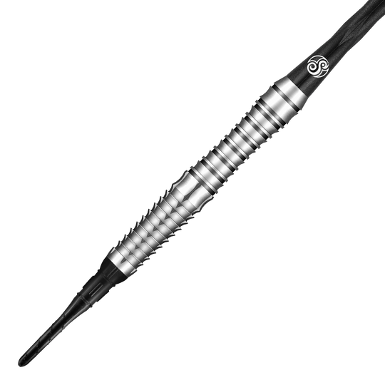 Shot Tribal Weapon Toki freccette morbide Das Bild zeigt einen Shot Tribal Weapon Toki Softdart. Der Dart ist silberfarben mit markanten Rillen und einem schwarzen Schaft.