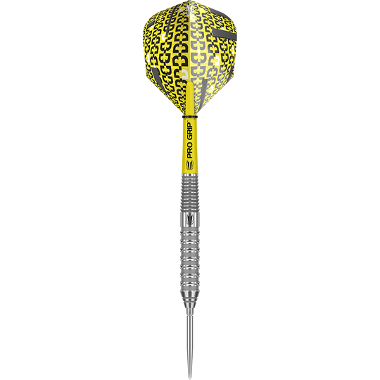 190054_Target_Bolide_02_Swiss_Point_Steeldarts_14GQVsnW3OfCj8 Das Bild zeigt einen Target Bolide 02 Swiss Point Steeldart mit gelbem Flight und silbernem Barrel. Der Schaft trägt die Aufschrift "Pro Grip".
