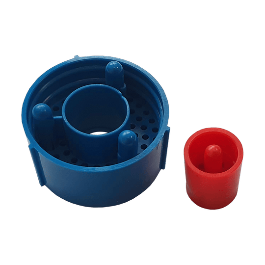 GRN0148_Granboard_132_Ersatzfelder_Bullseye_Set_3 Das Bild zeigt zwei Ersatzfelder für das Granboard 132, eines in Blau und eines in Rot. Die Kunststoffteile dienen als Ersatz für einzelne Felder auf einem elektronischen Dartboard.