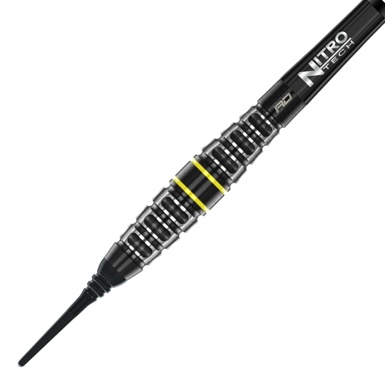 Red Dragon Astraeus Q4X Torpedo Softdarts - 20g Auf dem Bild ist der Red Dragon Astraeus Q4X Torpedo Softdart mit 20g Gewicht zu sehen. Der Dart hat ein schwarzes Design mit silbernen und gelben Akzenten sowie der Aufschrift "Nitro Tech".