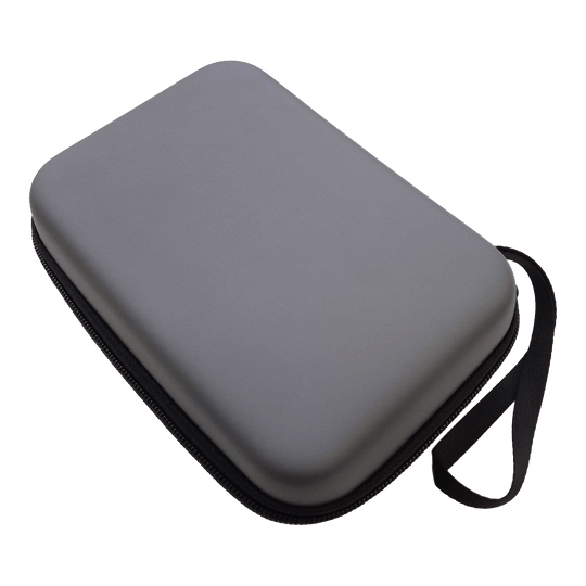 McDart System-4 Dartcase Auf dem Bild ist eine graue Darttasche zu sehen. Dies ist das Modell DC04 von McDart.