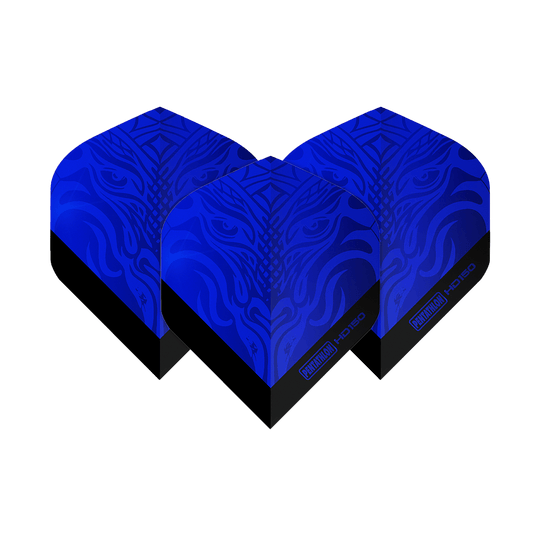 Pentathlon HD150 metalicky modré standardní letky Das Bild zeigt drei blaue Dart-Flights mit einem metallischen Muster und der Aufschrift "Pentathlon HD150". Die Flights haben eine standardmäßige, robuste Form und glänzen in einem auffälligen Blau.