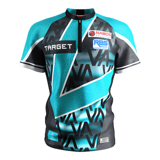 Target Coolplay Rob Cross 2025 Dartshirt Dies ist das Target Coolplay Rob Cross 2025 Dartshirt. Das Shirt hat ein modernes Design in Türkis, Schwarz und Weiß mit mehreren Sponsorenlogos auf der Vorderseite.