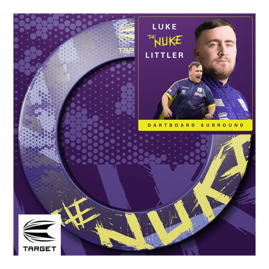 Obvodový terč Target Luke Littler The Nuke Das Bild zeigt das Produkt "Target Luke Littler The Nuke Dartboard Surround" in lila und gelben Farben. Auf der Verpackung sind Fotos von Luke Littler sowie das Target-Logo abgebildet.