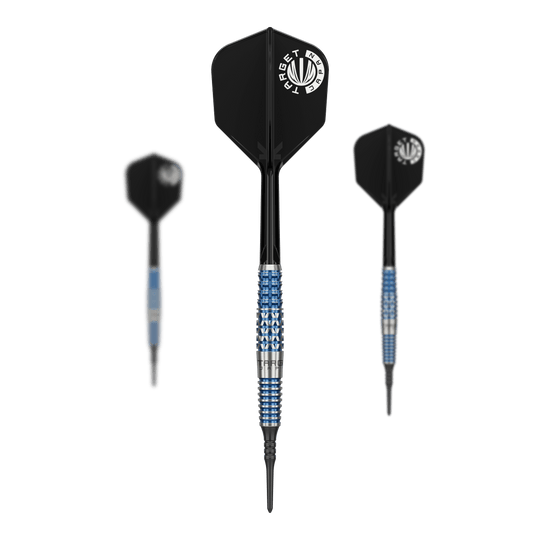 Fléchettes souples Target Japan Toru Suzuki Sereno GEN2 - 20 g Das Bild zeigt drei Softdarts des Modells "Target Japan Toru Suzuki Sereno GEN2 Softdarts - 20g". Die Darts haben schwarze Flights und ein blau-silbernes Griffstück.