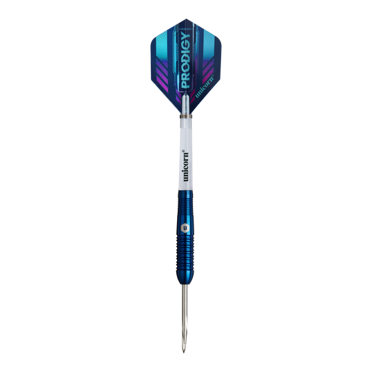 Dardos de acero Unicorn Prodigy 02 Torpedo Das Bild zeigt einen Unicorn Prodigy 02 Torpedo Steeldart. Der Dartpfeil hat blaue und silberne Farben mit einer spitzen Metallspitze und einem modernen Flight-Design.