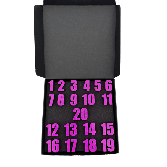 McDart Dartboard Number Rings / Number Ring Classic Eine klassische lila Box ist abgebildet. Die Schachtel ist einfach gestaltet und hebt sich farblich hervor.