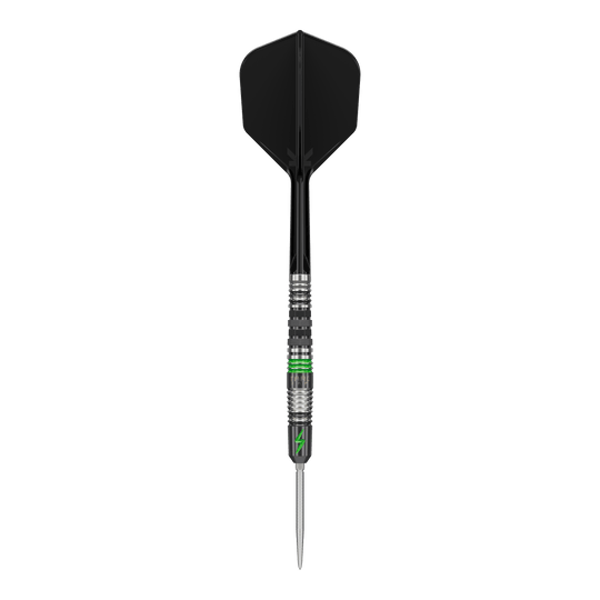 Das Bild zeigt einen Target Japan Black Marque Lightning 3 SP Steeldart. Der Dartpfeil hat ein schwarzes Flight und Details in Silber und Grün am Schaft.