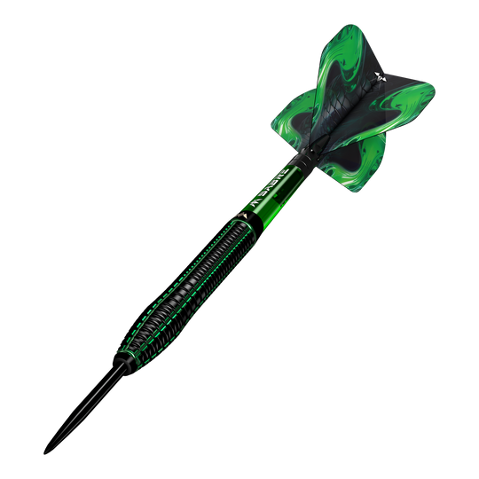 Ocelové šipky Mission Venom Das Bild zeigt einen Mission Venom Steeldart mit schwarzem und grünem Design. Die Flights sind ebenfalls grün mit einem geschwungenen Muster.