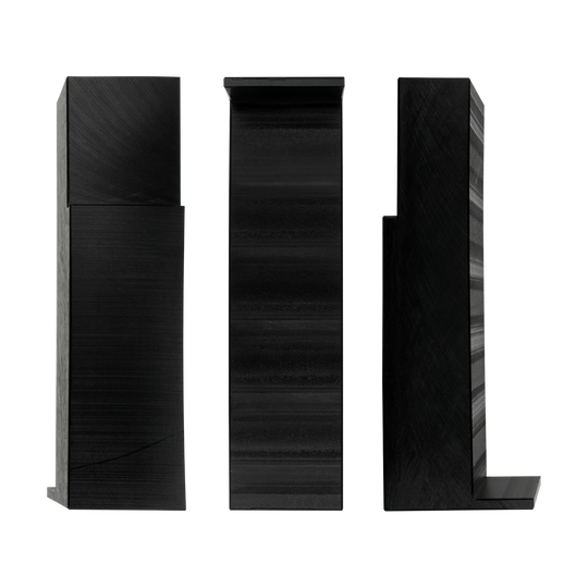 MC_Scolia_Abstandshalter_zur_Wandmontage_2 Auf dem Bild sind drei schwarze Abstandshalter für die Wandmontage zu sehen. Sie sind für das Produkt "Scolia Home 1" konzipiert.