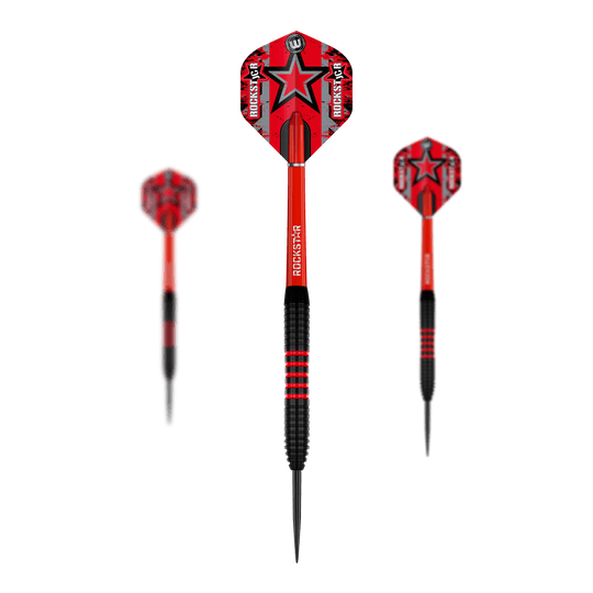 Šipky Winmau Joe Cullen Brass Steeldarts - 20g Das Bild zeigt drei Winmau Joe Cullen Brass Steeldarts mit einem Gewicht von 20g. Die Darts haben rote Flights mit einem schwarzen Stern und schwarzen sowie roten Griffbereichen.