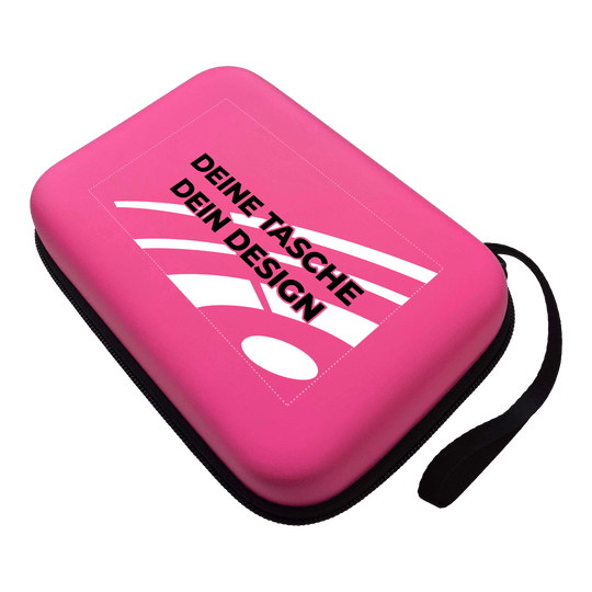 System-4 Dartcase mit Deinem Design Das Bild zeigt ein Produkt mit dem Dateinamen MCS4-Pink_McDart_System4_Dartcase_Mit_Wunschdruck_Pink_1. Die Aufnahme präsentiert das Produkt aus einer anderen Perspektive.