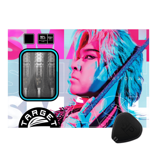 Dardos de acero Target Japan Junya Koikawa Charm Smash GEN3 Swiss Point - 23 g Das Bild zeigt die Verpackung der "Target Japan Junya Koikawa Charm Smash GEN3 Swiss Point Steeldarts - 23g". Auf der Verpackung ist ein farbenfrohes Porträt einer Person sowie die Darts selbst abgebildet.