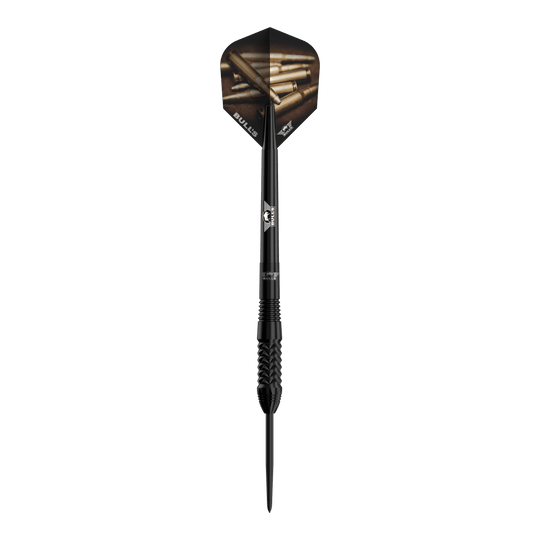 Dardos de acero Bulls NL Caliber Black Der Bulls NL Caliber Black Steeldart ist ein eleganter, schwarzer Steeldartpfeil. Die Flights zeigen ein Motiv mit Patronenhülsen und das Bulls-Logo ist auf dem Schaft zu sehen.
