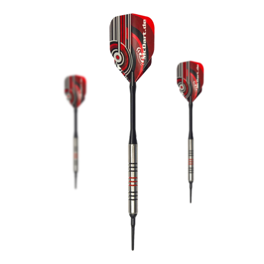 Dardos blandos McDart 85 Tungsten V11 - 17,5 g Das Bild zeigt drei Softdarts des Modells "McDart 85er Tungsten V11" mit einem Gewicht von 17,5 g. Die Darts haben einen silbernen Barrel mit roten Ringen und rote Flights mit grafischem Muster.