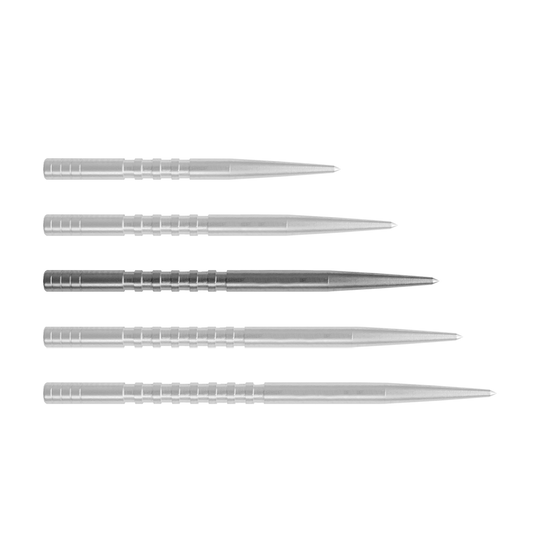 Pointe de fléchette Condor Beak Point avec pointes coupées Auf dem Bild sind fünf silberne Dartspitzen in einer Reihe zu sehen. Sie sind aus Metall und haben eingekerbte Rillen für besseren Halt.