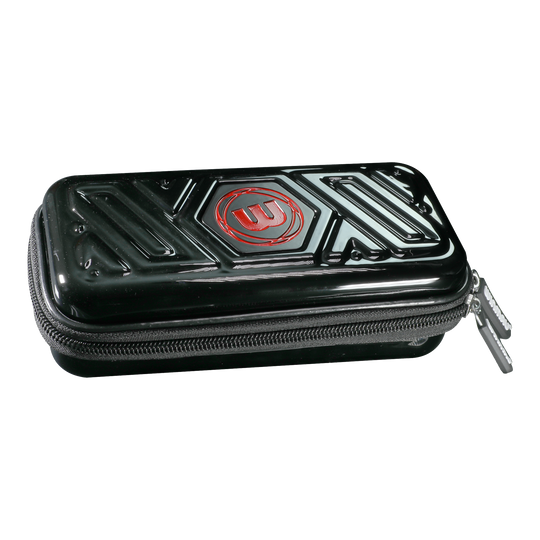 Peněženka Winmau Armor G1 Dart Das Bild zeigt ein schwarzes Dart-Etui mit einem Reißverschluss. Auf dem Etui ist ein rotes Logo zu sehen.