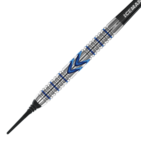 Šipky Red Dragon Gerwyn Price Iceman Midnight Edition měkké - 20g Dies ist ein Softdart der Marke Red Dragon, Modell Gerwyn Price Iceman Midnight Edition mit 20 Gramm Gewicht. Der Dart hat ein silbernes Griffstück mit blauen Akzenten und einem markanten Zickzack-Muster.