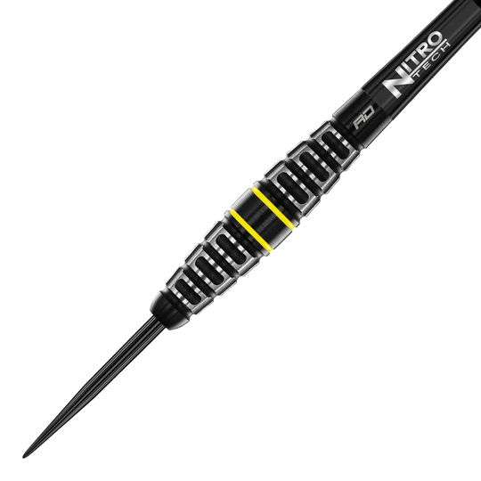 Dardos de acero torpedo Red Dragon Astraeus Q4X Das Bild zeigt den Red Dragon Astraeus Q4X Torpedo Steeldart. Der Dart hat ein schwarzes Design mit silbernen Rillen und gelben Akzenten.