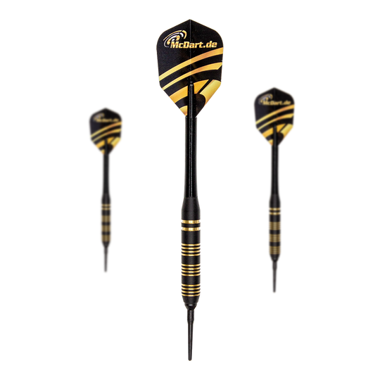 Fléchettes Royal Softdarts - 17 g Das Bild zeigt drei Royal Softdarts mit einem Gewicht von 17g. Die Darts sind schwarz mit goldenen Ringen und haben Flights mit dem Logo "McDart.de".