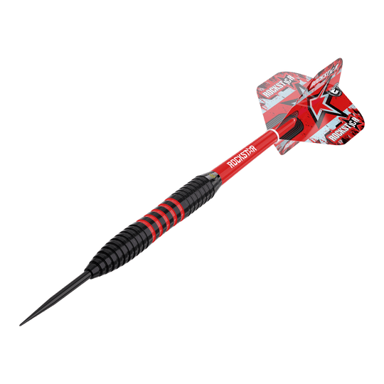 Šipky Winmau Joe Cullen Brass Steeldarts - 20g Das Bild zeigt einen Winmau Joe Cullen Brass Steeldart mit einem Gewicht von 20g. Der Dart ist schwarz und rot, mit einer auffälligen roten Flights und dem Schriftzug "ROCKSTAR".