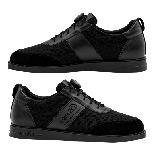 Triple20 Dart Shoes Textilní s otočným zapínáním - Černé Zu sehen sind die Triple20 Dartschuhe Textil mit Drehverschluss - Schwarz. Die Schuhe sind funktional und zeitlos.