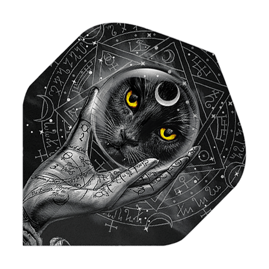 Alchemy Grimalkins Glass No2 Standard Flights Das Bild zeigt eine schwarze Katze mit leuchtend gelben Augen in einer Glaskugel, die von einer mit Symbolen verzierten Hand gehalten wird. Im Hintergrund sind mystische Zeichen und Symbole zu sehen.