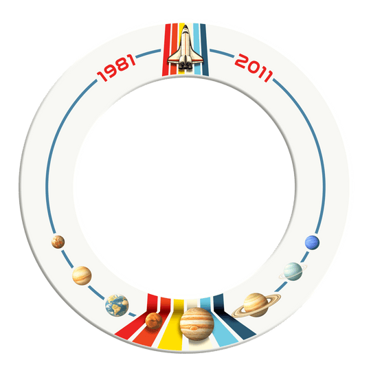 Cornice per bersaglio McDart Space Shuttle McDart Weltraum Shuttle Dartboard Surround wird abgebildet. Das Produkt dient als Schutzring für Dartboards.