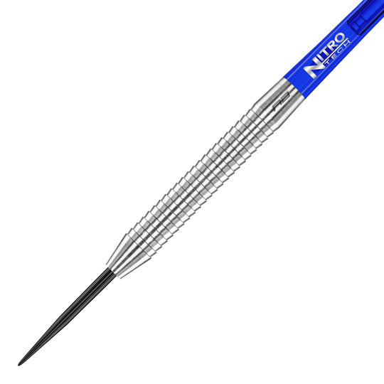 Red Dragon Razor Edge Original Steeldarts Das Bild zeigt einen Red Dragon Razor Edge Original Steeldart mit einem Gewicht von 24g. Der Dart hat einen silbernen, geriffelten Schaft und ein blaues Flight-Element.