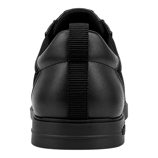 Triple20 Dart Shoes Textilní s otočným zapínáním - Černé Zu sehen sind die Triple20 Dartschuhe Textil mit Drehverschluss in schwarzer Farbe. Die Schuhe verfügen über einen speziellen Verschluss.