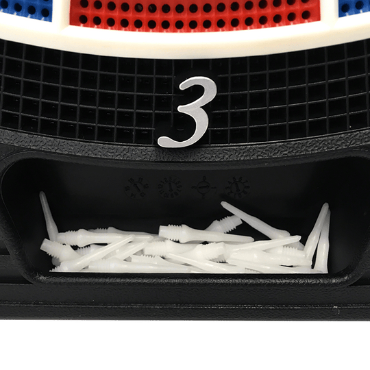 8089_Karella_Elektronische_Dartscheibe_CB25_Turnierausf-hrung_4Tw2jEk7uIUm2U Das Bild zeigt einen Ausschnitt der elektronischen Dartscheibe CB 25 Turnierausführung. Im Fach unter der Zahl 3 liegen mehrere weiße Ersatzspitzen für Softdarts.