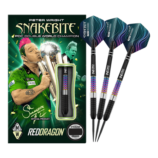 Dardos de acero Red Dragon Peter Wright Corra Die Abbildung zeigt die Red Dragon Peter Wright Corra Steeldarts mit bunter Verpackung. Drei Steeldarts mit farbenfrohem Schaft und schwarzen Spitzen sind neben der Verpackung zu sehen.