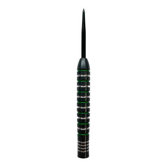 McDart stříbrnozelené ocelové sudy Mehrere McDart Silver Green Steeldart Barrels sind im Bild angeordnet. Die Oberfläche reflektiert das Licht.