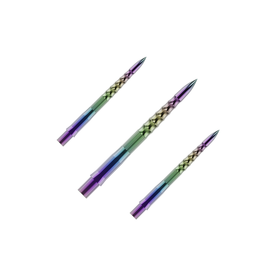 Puntas de dardos Mission Caliburn EVO - Ondulación - Coral Auf dem Bild sind drei bunte Steeldartspitzen zu sehen. Sie haben ein metallisch glänzendes, geripptes Design in verschiedenen Farben.