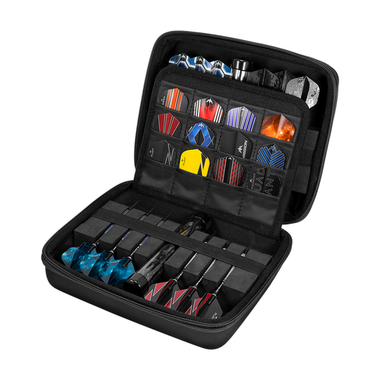 Mission Luxor Dart-Wallet Das Bild zeigt das Produkt mit dem Dateinamen M000441_Mission_Luxor_Dart-Wallet_Black_5. Dies könnte eine schwarze Dart-Tasche oder ein ähnliches Zubehör sein.